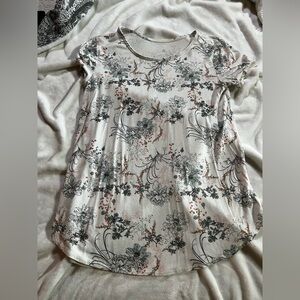 Maurices Gray Floral Short Sleeve Top